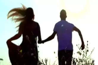 तीन बच्चों की मां को चढ़ा प्यार का बुखार, फिर दोनो ने उठाया ये खौफनाक कदम