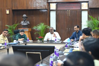 मुख्य निर्वाचन अधिकारी ने सभी ज़िलाधिकारियों एवं पुलिस अधीक्षकों के साथ ली समीक्षा बैठक, दिये ये निर्देश