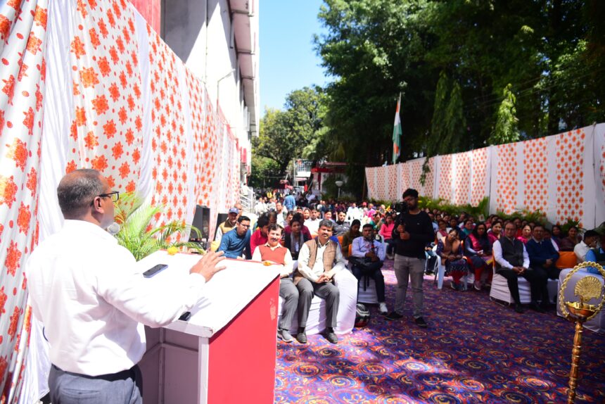 मुख्य निर्वाचन अधिकारी ने मुख्य डाकघर में आयोजित मतदाता जागरूकता कार्यक्रम में किया प्रतिभाग