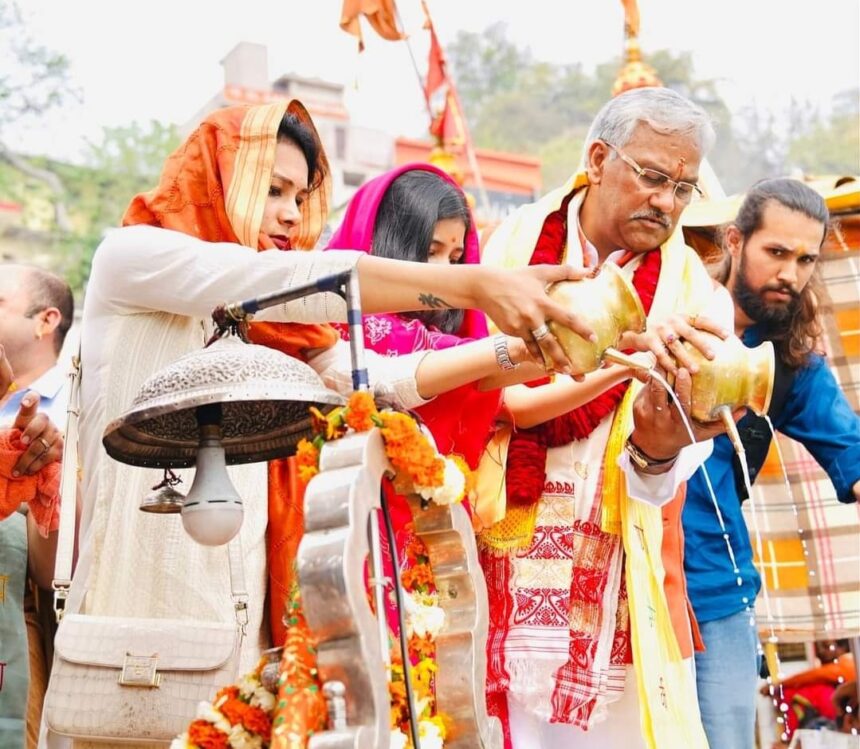 हरिद्वार सीट से पूर्व सीएम त्रिवेंद्र ने किया नामांकन, नामांकन से पहले किया गंगा पूजन