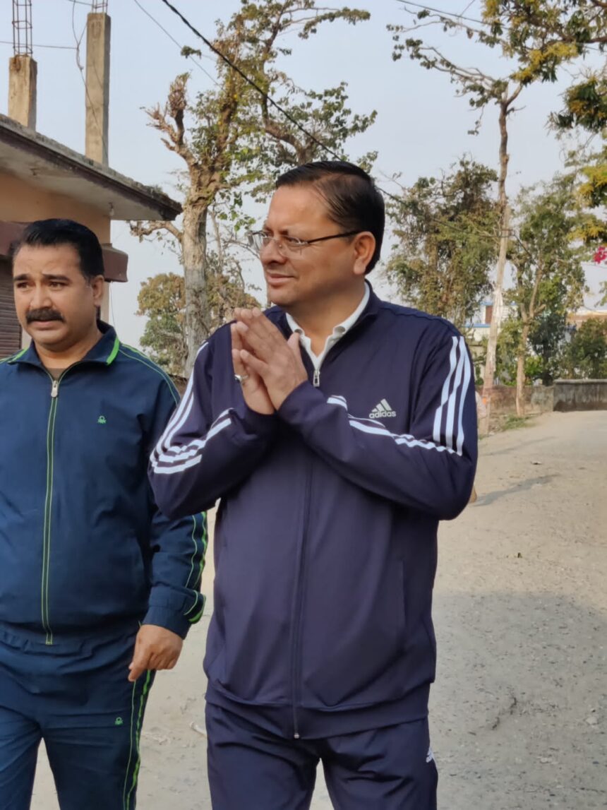 सुबह अचानक कार्यकर्ता के घर पहुंचे सीएम धामी, कुशलक्षेम जाना, लिया फीडबैक