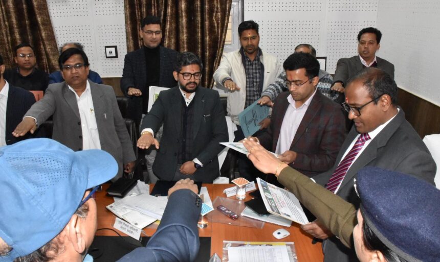 मुख्य निर्वाचन अधिकारी ने चमोली जिले में चुनाव तैयारियों का लिया जायजा