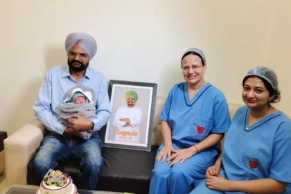 सिंगर सिद्धू मूसेवाला की मां ने दिया बेटे को जन्म, पिता ने साझा की तस्वीर
