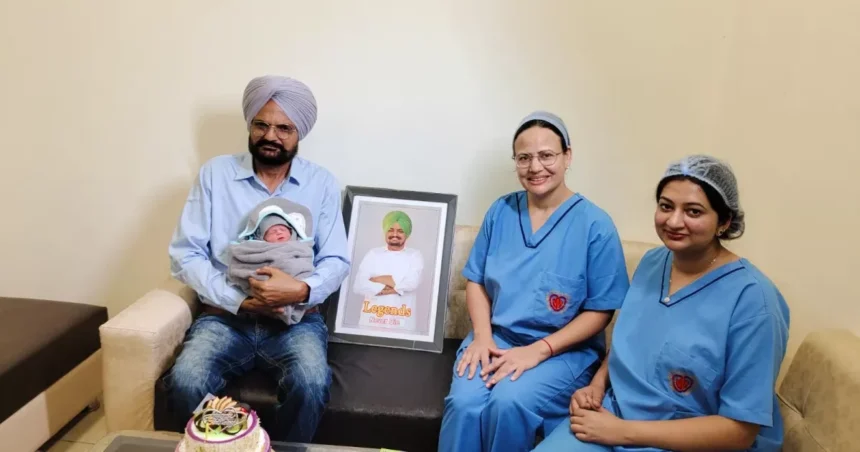 सिंगर सिद्धू मूसेवाला की मां ने दिया बेटे को जन्म, पिता ने साझा की तस्वीर