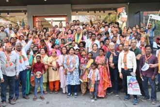 भाजपा प्रत्याशी माला राज्य लक्ष्मी शाह के पक्ष में मतदान की अपील करते कैबिनेट मंत्री गणेश जोशी