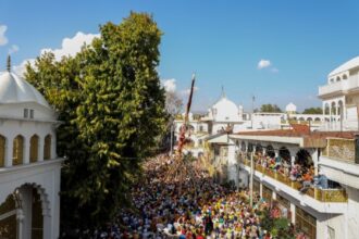 आस्था के महाकुंभ का साक्षी बनने को उमड़ा भारी जन सैलाब