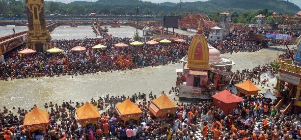 बढ़ी संख्या में शिवभक्तों की भीड़ गंगाजल लेने पहुंच रही हरिद्वार, “बम-बम भोले” के लगे जयकारे