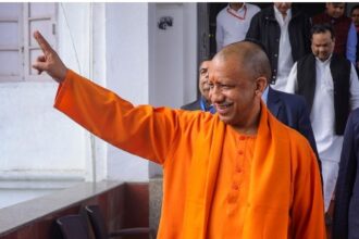 मथुरा पहुंचे मुख्यमंत्री योगी, लोकसभा चुनाव प्रचार का किया आगाज 