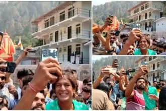 कैंची धाम पहुंचे मशहूर अभिनेता चंकी पांडे, मंदिर में ही भक्तों और फैंस ने ली सेल्फी