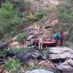 उत्तराखंड में हादसा: यहां खाई में गिरा ट्रक, एक की मौत, एक की हालत गंभीर