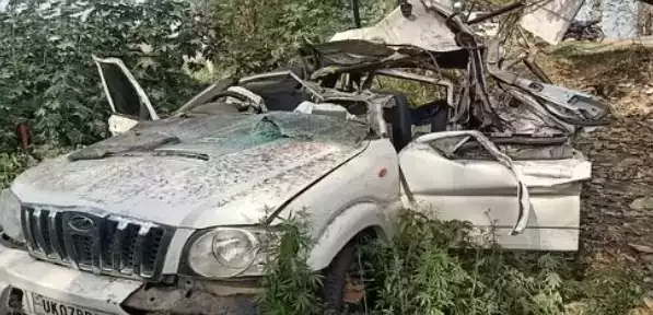 देहरादून के एक ही परिवार के 4 लोगों की सड़क हादसे में दर्दनाक मौत, परिजनों में कोहराम