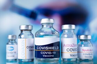 कोरोना के वक्त CoviShield Vaccine लगवाने वालों के लिए बुरी खबर, जम सकते हैं खून के थक्के