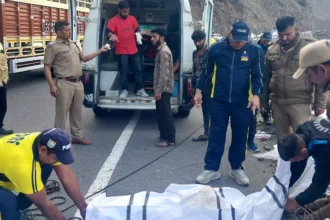 उत्तराखंड में दर्दनाक हादसा: यहां अनियंत्रित होकर खाई में गिरा वाहन, एक की मौत