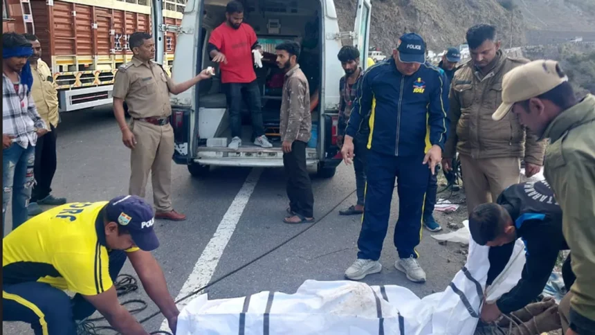 उत्तराखंड में दर्दनाक हादसा: यहां अनियंत्रित होकर खाई में गिरा वाहन, एक की मौत