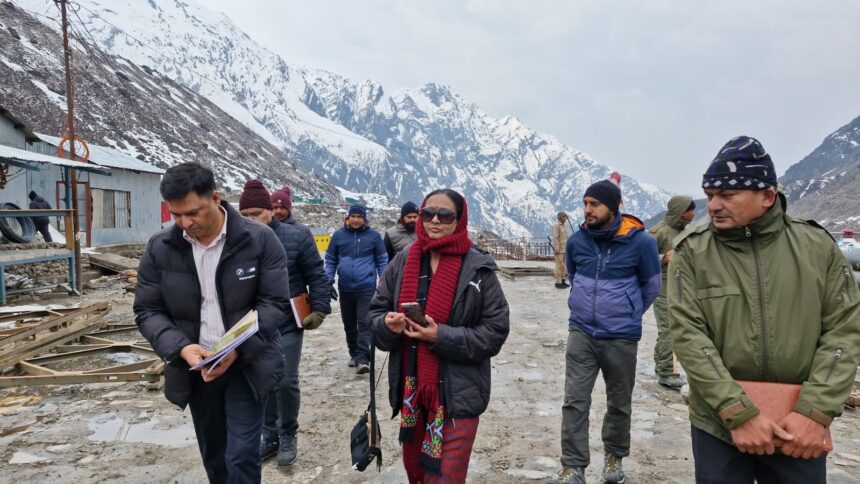 केदारनाथ पहुंचीं मुख्य सचिव राधा रतूड़ी, पुनर्निर्माण एवं विकास कार्यों का लिया जायजा