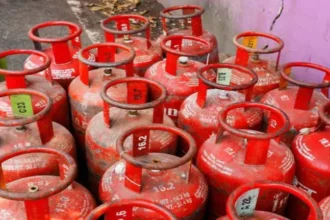 सिलेंडर 30.50 रुपए सस्ता हुआ, हवाई ईंधन के दाम भी घटे, टोल टैक्स दरें बढ़ी, जानें कब से लागू होंगी नई किमतें…