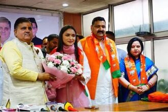 कांग्रेस के दिग्गज नेता हरक सिंह रावत की पुत्रवधु अनुकृति ने थामा बीजेपी का दामन 