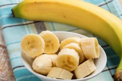 जानें केला खाना कब खतरनाक, क्यों शरीर के लिए जहर बन जाता है इतना फायदेमंद फल