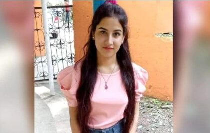 कांग्रेस कार्यकर्ताओं ने अंकिता मर्डर केस के वीआईपी का नाम बताओ के लगाए नारे