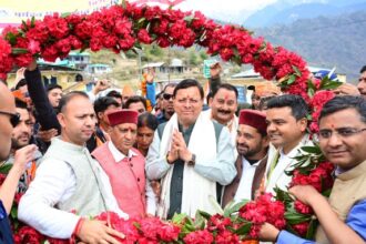 सीमान्त गांव में सीएम ने ग्रामीणों से की भाजपा को जिताने की अपील