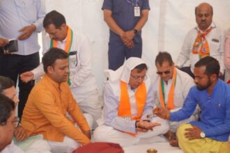 मुख्यमंत्री पुष्कर सिंह धामी ने आईडीपीएल हॉकी मैदान पहुंचकर किया भूमि पूजन