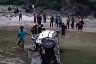 उत्तराखंड में दर्दनाक हादसा: सड़क हादसे में नदी में गिरी कार, चार लोगों की मौत