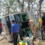 ऋषिकेश-गंगोत्री मार्ग पर बस सड़क पर पलटी, 13 लोग थे सवार, चालक मौके से फरार
