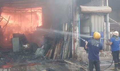 देहरादून में हुआ भीषण अग्निकांड, खुड़बुड़ा मोहल्ले में 22 झोपड़ियां जलकर हुई राख