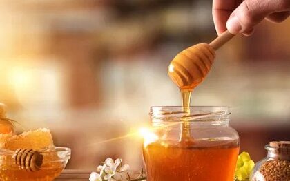 खाने के अलावा स्किन के लिए भी काफी फायदेमंद है शहद, ऐसे करें फेस पर इसका इस्तेमाल