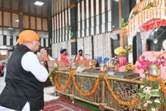 बैसाखी के अवसर पर गुरुद्वारे में कैबिनेट मंत्री गणेश जोशी ने टेका मत्था, प्रदेशवासियों को बैसाखी दी शुभकामनाएं