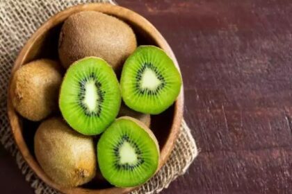 कहीं कीवी न बन जाए परेशानी की वजह, अगर इससे ज्यादा खाई तो होगा डबल नुकसान