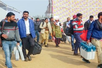 लोकसभा चुनाव 2024- मतदेय स्थलों पर पोलिंग पार्टियों की रवानगी का सिलसिला शुरु 