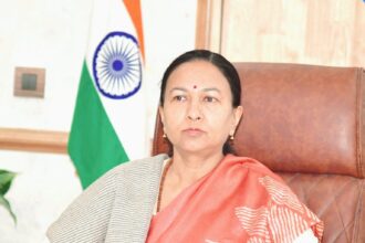 मुख्य सचिव राधा रतूड़ी ने जंगलों में आग लगाने वालों के खिलाफ सख्त कार्रवाई के दिए निर्देश 