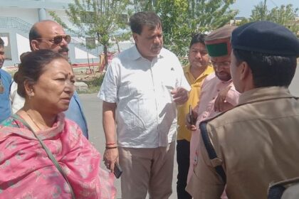 ऑर्डिनेटर राजीव महर्षि के नेतृत्व में कांग्रेसी नेताओं ने लिया ईवीएम की सुरक्षा का जायजा