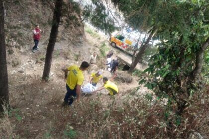 दुखद- मसूरी के निकट खाई में गिरी कार, तीन पर्यटकों की मौत