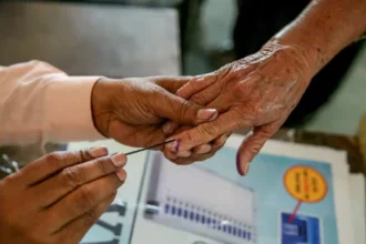 दोपहर 1 बजे तक अरुणाचल में 37%, सिक्किम में 36% मतदान, यहां जानें अन्य राज्यों के अपडेट