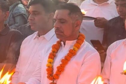 रॉबर्ट वाड्रा पहुंचे ऋषिकेश, गंगा आरती में किया प्रतिभाग