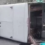 बद्रीनाथ धाम के दर्शन कर लौट रहे श्रद्धालुओं की बस अनियंत्रित होकर पलटी, मची चीख -पुकार
