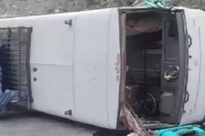 बद्रीनाथ धाम के दर्शन कर लौट रहे श्रद्धालुओं की बस अनियंत्रित होकर पलटी, मची चीख -पुकार