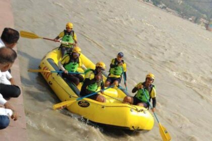 ऋषिकेश: नहाते समय गंगा में बहा विदेशी पर्यटक, पुलिस व SDRF ने शुरू किया सर्च अभियान