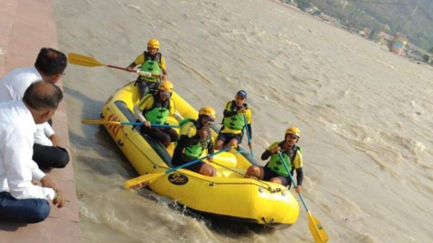ऋषिकेश: नहाते समय गंगा में बहा विदेशी पर्यटक, पुलिस व SDRF ने शुरू किया सर्च अभियान