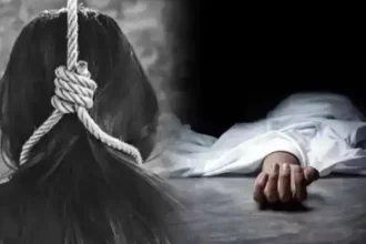 मर्चेंट नेवी में तैनात जवान की पत्नी का शव फंदे पर मिला लटका, जांच में जुटी पुलिस