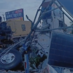 पुलिस चौकी में घुसी तेज रफ्तार बस, यात्रियों में मची चीख-पुकार, हादसे में होमगार्ड और यात्री दबे