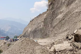 उत्तराखंड में बड़ा हादसा : डबरानी के पास चट्टान टूटने से एक की मौत, कई लोगों के दबे होने की सूचना