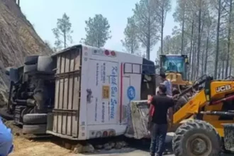 उत्तराखंड: सुबह-सुबह अनियंत्रित होकर पलटी तीर्थयात्रियों की बस , 40 तीर्थयात्री थे सवार