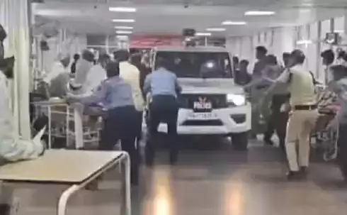 AIIMS के इमरजेंसी वार्ड के अंदर क्यों और कैसे पहुंची पुलिस की गाड़ी, जानिए पूरा मामला
