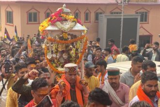 बाबा केदार की पंचमुखी डोली विश्वनाथ मंदिर गुप्तकाशी से दूसरे पड़ाव फाटा को हुई प्रस्थान