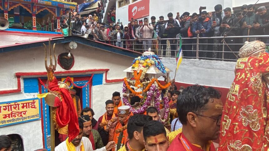 बाबा केदार की पंचमुखी डोली गौरीकुंड से केदारनाथ हुई प्रस्थान