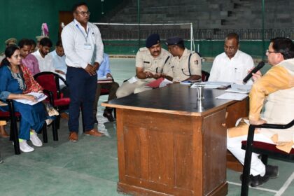 सीएम धामी ने काशीपुर स्पोर्ट्स स्टेडियम में अधिकारियों के साथ की पेयजल एवं बाढ सुरक्षा कार्यों की समीक्षा, अधिकारियों को दिये ये निर्देश