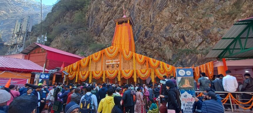 विधि-विधान से खुले यमुनोत्री धाम के कपाट, भक्तों में दिखा खासा उत्साह